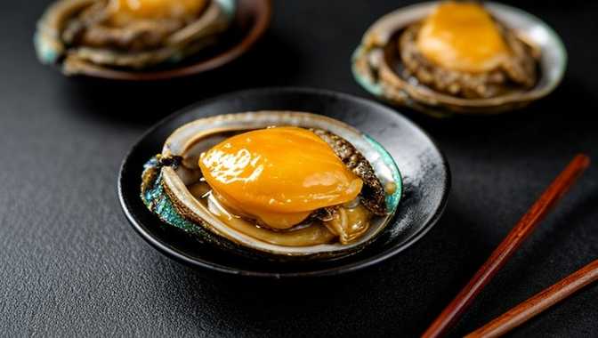 清蒸原壳灯笼鲍鱼